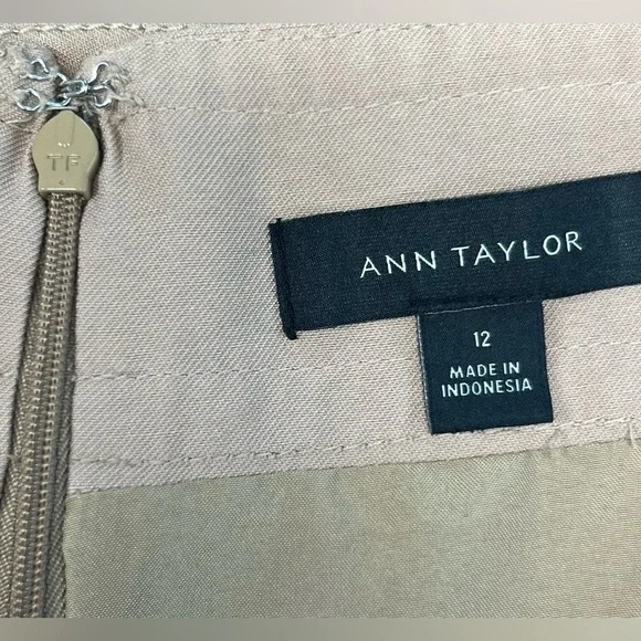 Ann Taylor Tan Khaki Cotton Sateen Pencil Skirt Button Detail & Belt Size 12 - Picture 10 of 13